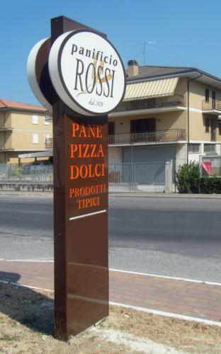 giotto-pubblicita-totem-panificio-rossi